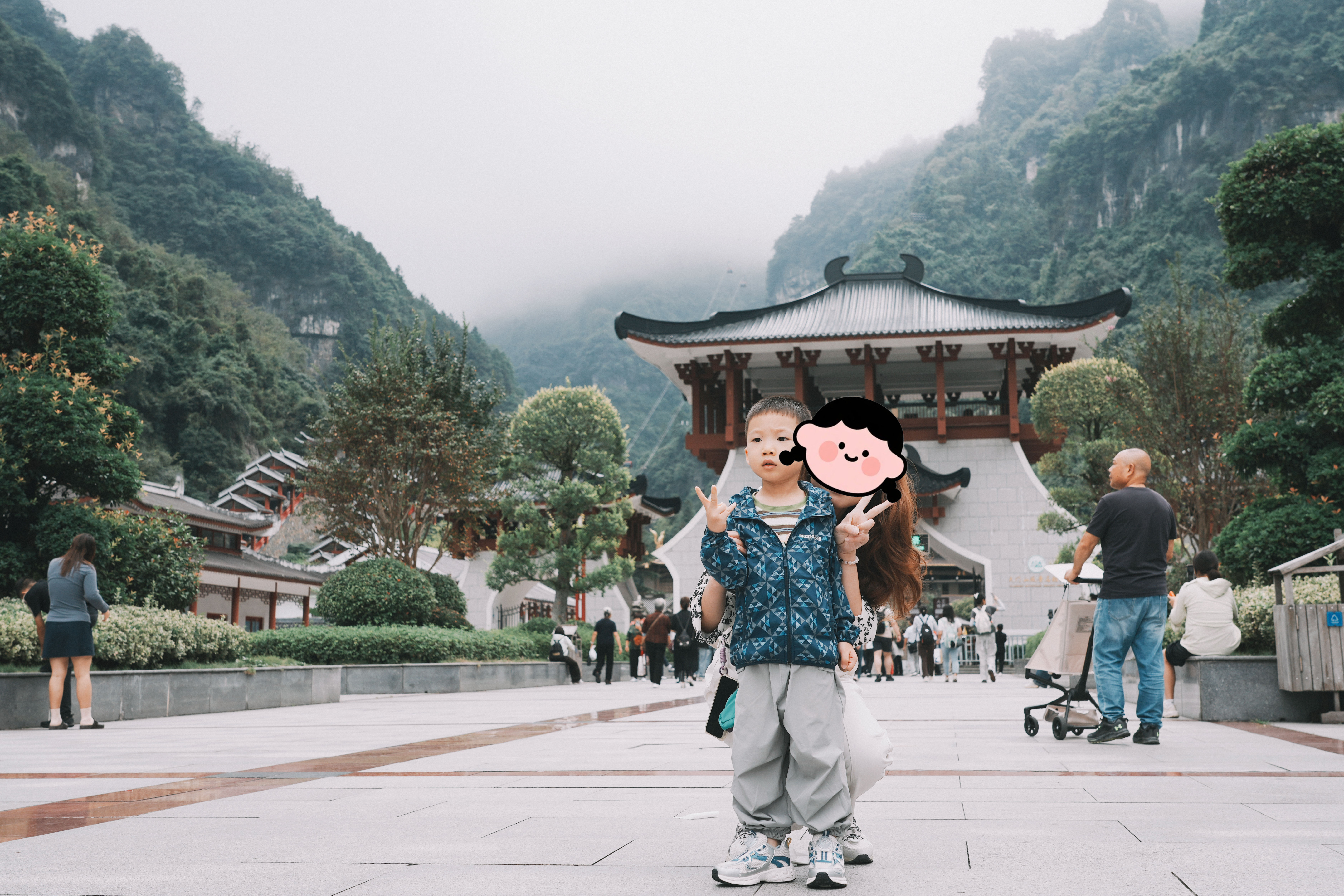 天门山山脚留影